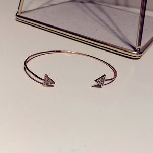 Beautiful Gold Arrow Bracelet